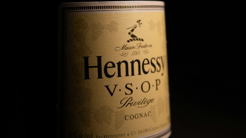 Les travailleurs de Hennessy en grève contre un projet d’embouteillage en Chine